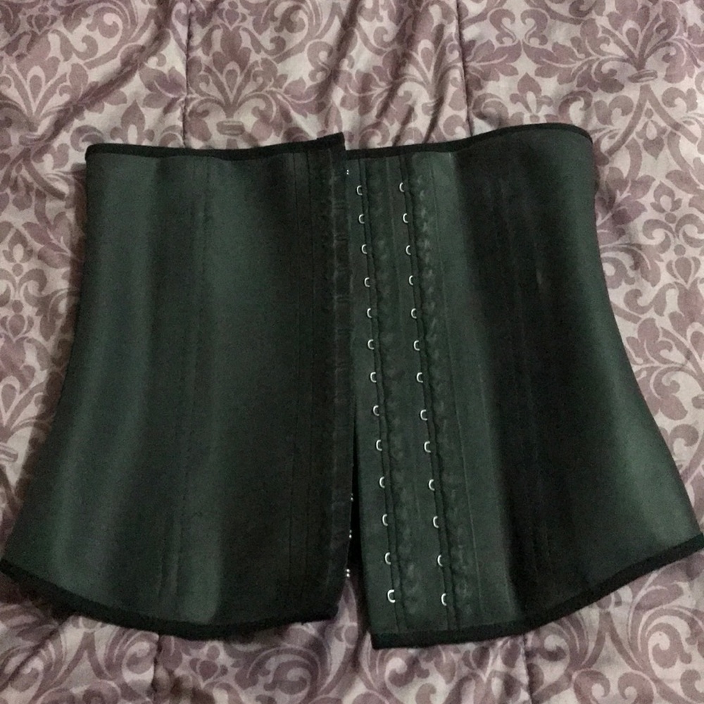 NWOT PreMadonna Waist trainer